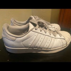 White adidas superstar tennis shoes size 6